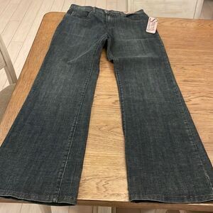 ZENIM STRETCH CLASSIC JEANS.  NEW WITH TAGS.